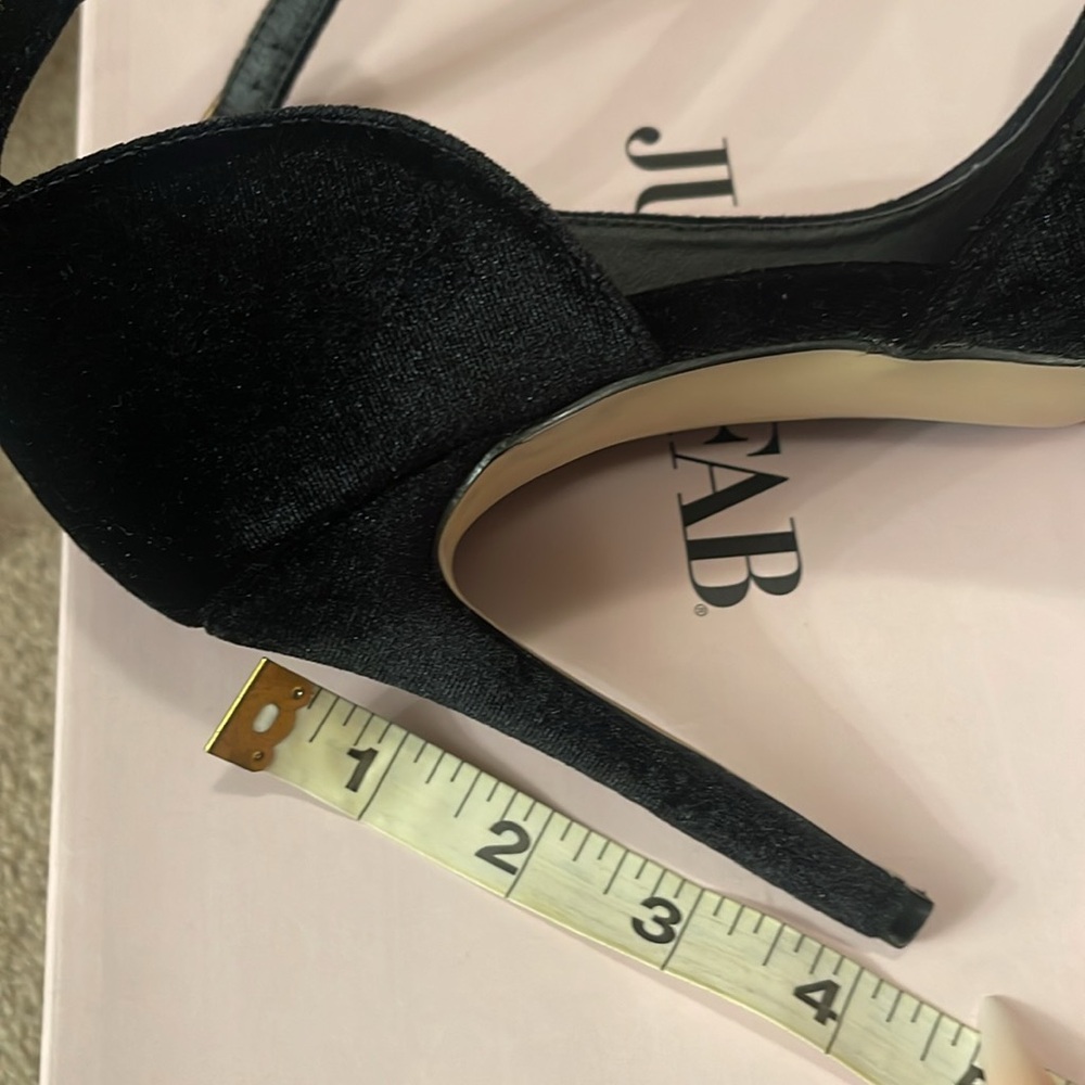 Black Pumps - Picture 5 of 5